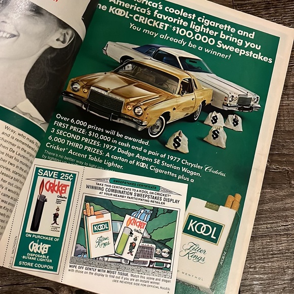 PHOTOPLAY MAGAZINE June 1977 Farrah - Picture 3 of 8